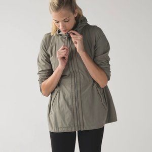 Lululemon Rain For Daze Reversible Jacket Beige Black Stripe Women Size 6